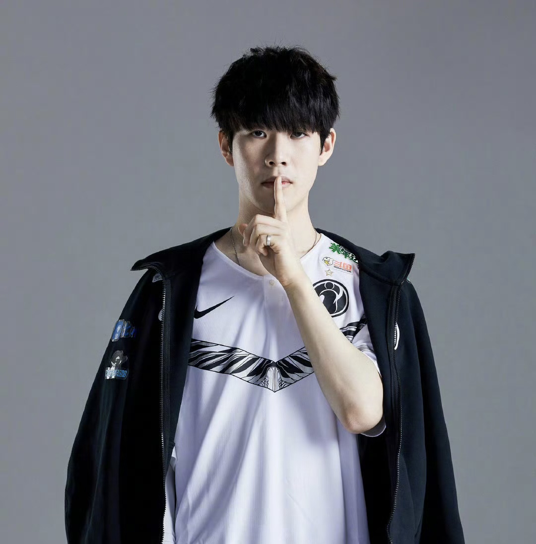 星郑加恒挺 星郑加恒挺